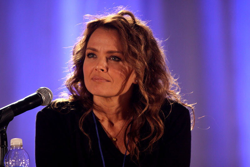 Dina Meyer